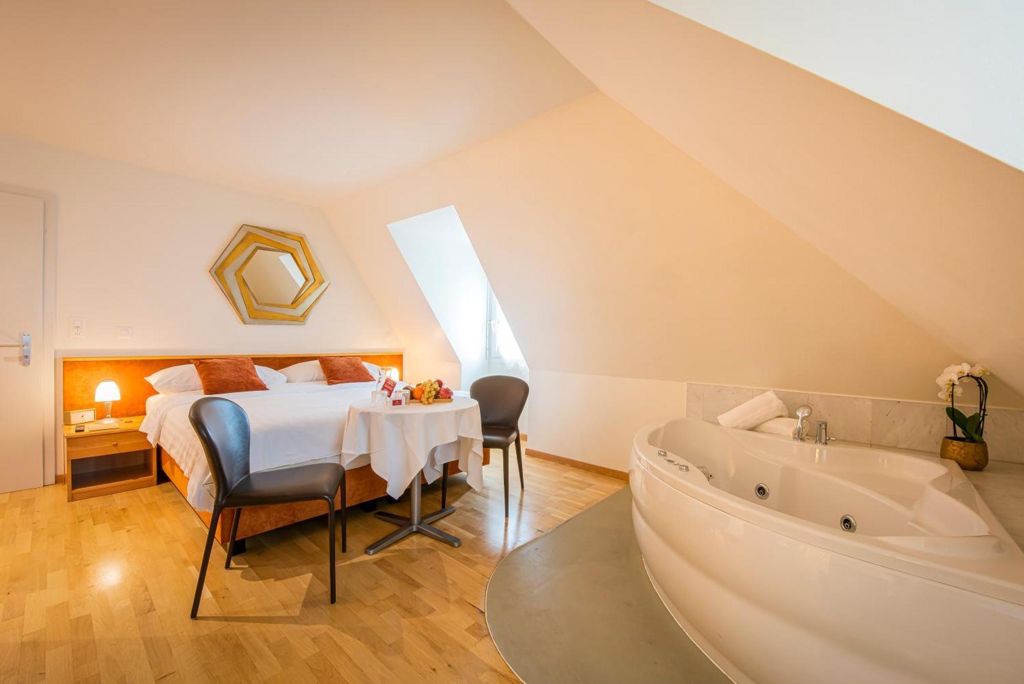 Hotel Du Cheval Blanc - City Center 불레 외부 사진
